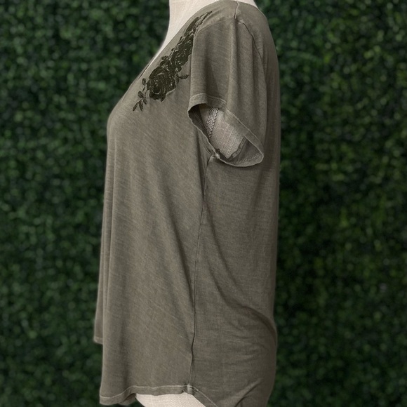 American Eagle Top - Picture 5 of 9